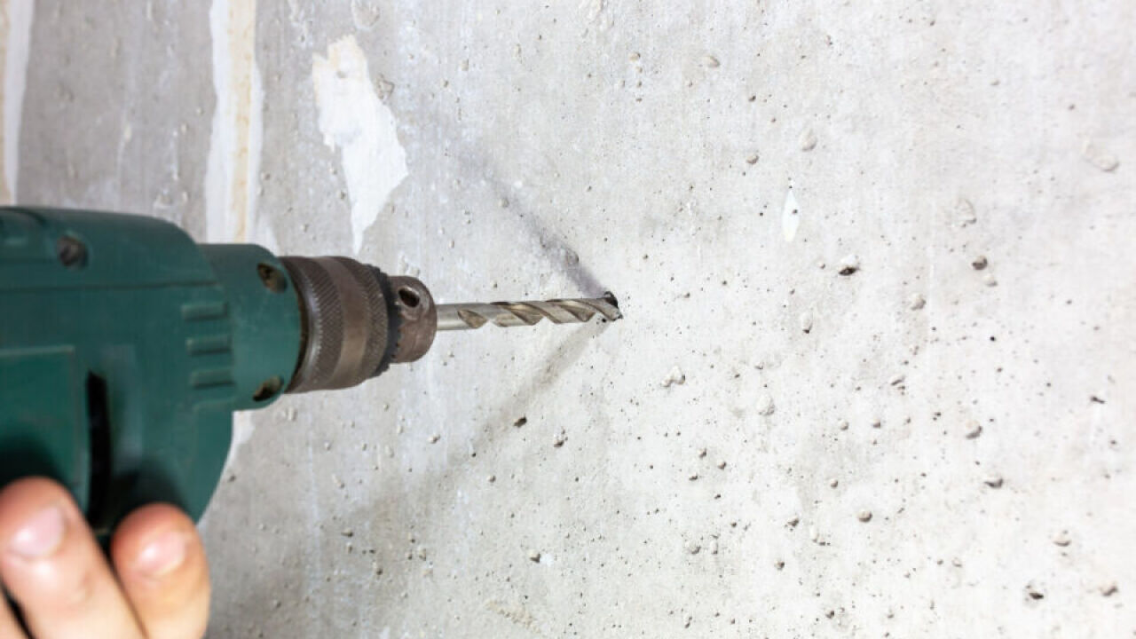 Wiercenie w betonie: czym się różnią tradycyjne i wielofunkcyjne wiertełka?