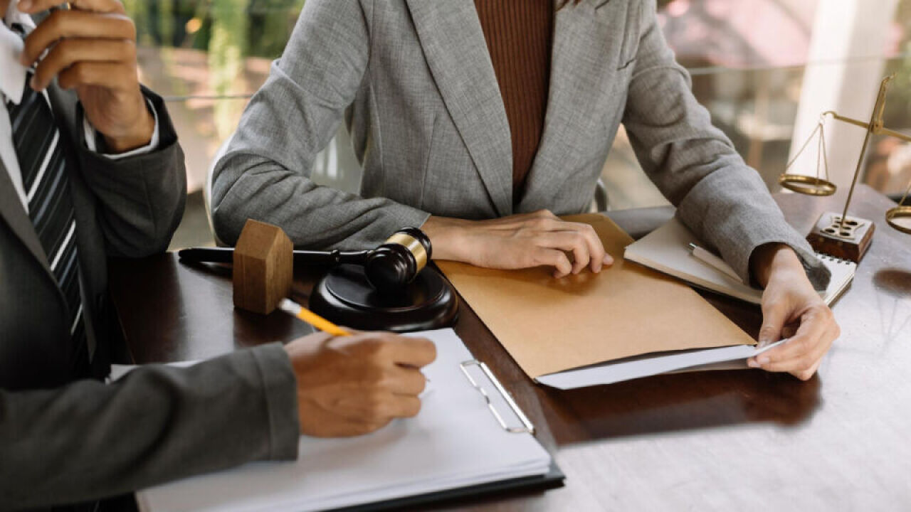 W jakich sytuacjach warto skorzystać z usług prawnika dla firmy?