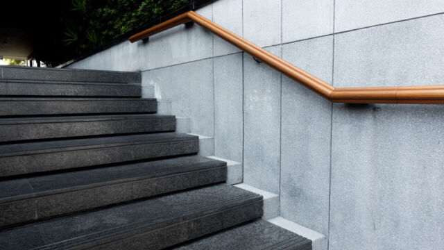 Jakie są trendowe wzory i wzornictwo dla granitowych schodów zewnętrznych?