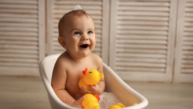 Zabawa we dwoje – jakie interaktywne zabawki do kąpieli są najlepsze?