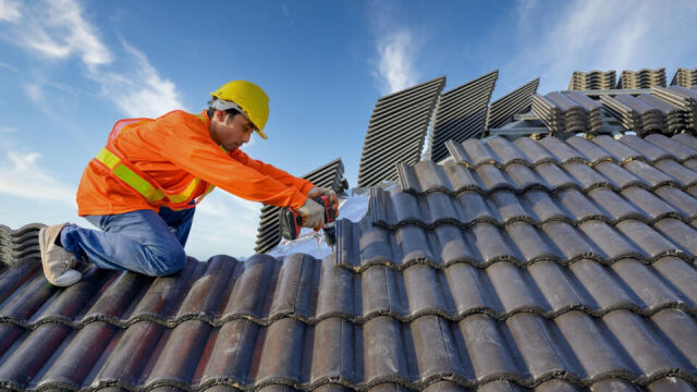 Akcesoria dachowe, które pomogą w utrzymaniu czystości dachu