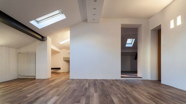 Jak kolory i wzory na podłodze wpływają na optyczne odczuwanie przestrzeni w domu?