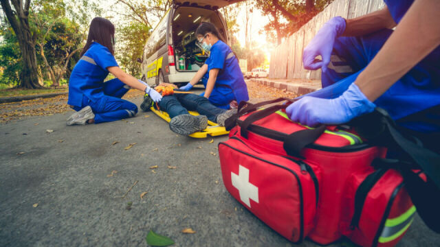 Wyposażenie torby ratownika medycznego: podstawowe narzędzia
