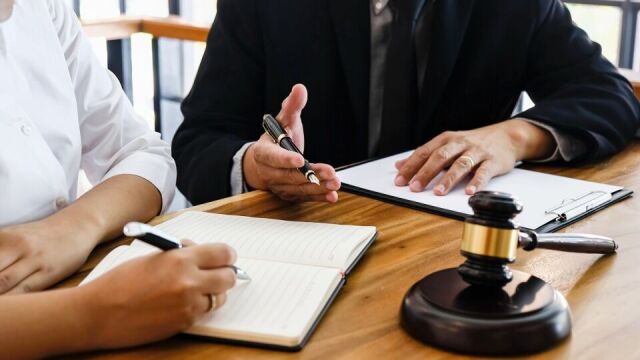 Kiedy powinienem zgłosić się do prawnika w sprawach dotyczących rozwodu?