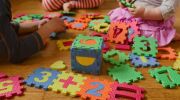 Zabawki vs. zestawy kreatywne: Dlaczego warto inwestować w edukacyjne zestawy?